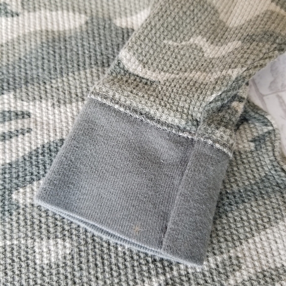 Old Navy Long Sleeve Green camouflage shirt Size 18-24 mo - Picture 7 of 12